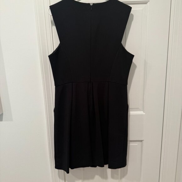 Trina Turk Black Fit And Flare Dress Size Pockets Keyhole top size 12 - Picture 4 of 4